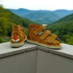Danielki T125L Camel – buty dziecięce z tyłu i boku, kolor karmelowy
